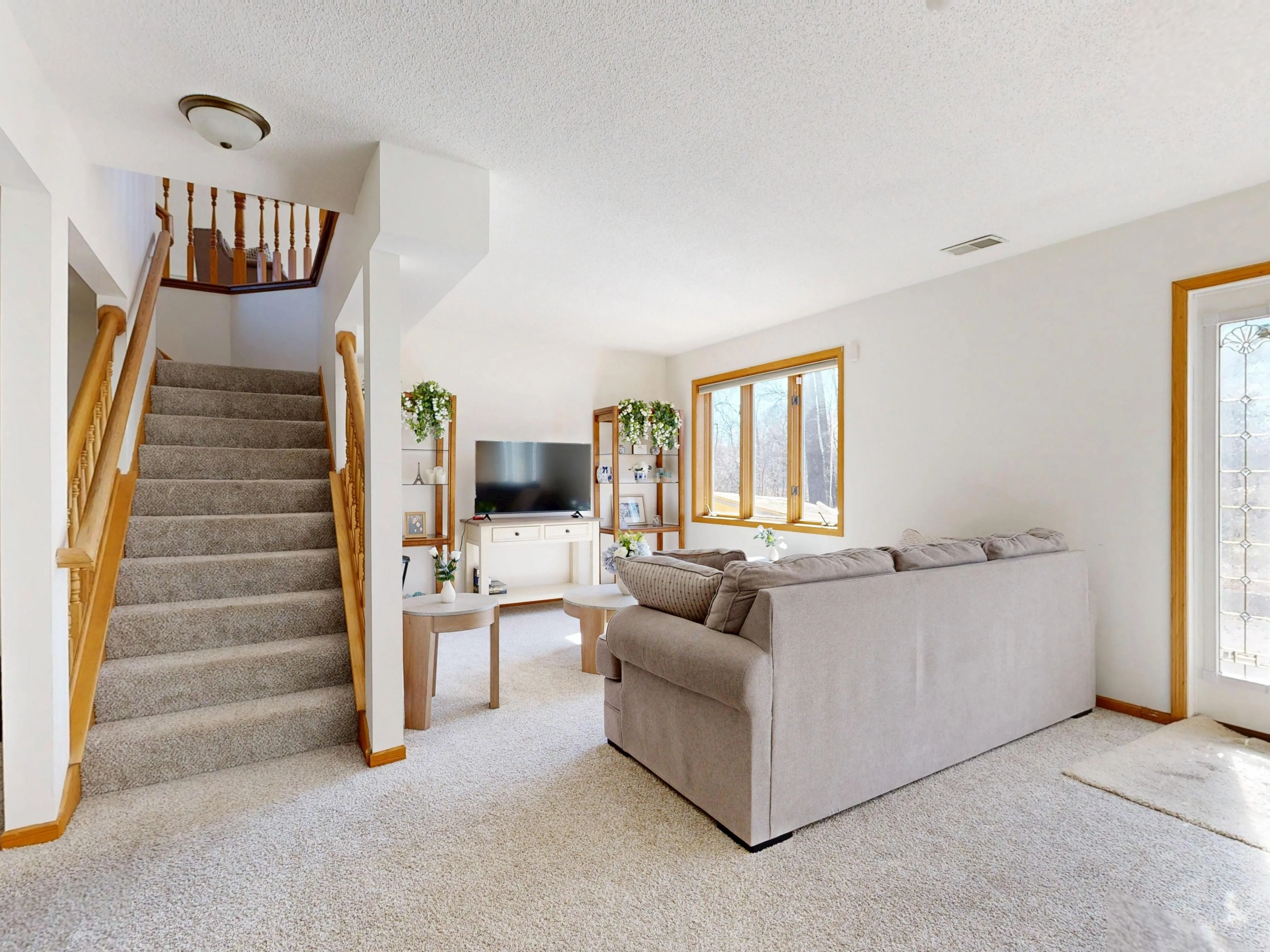 Freshly cleaned carpet in a spacious Soquel, CA living room